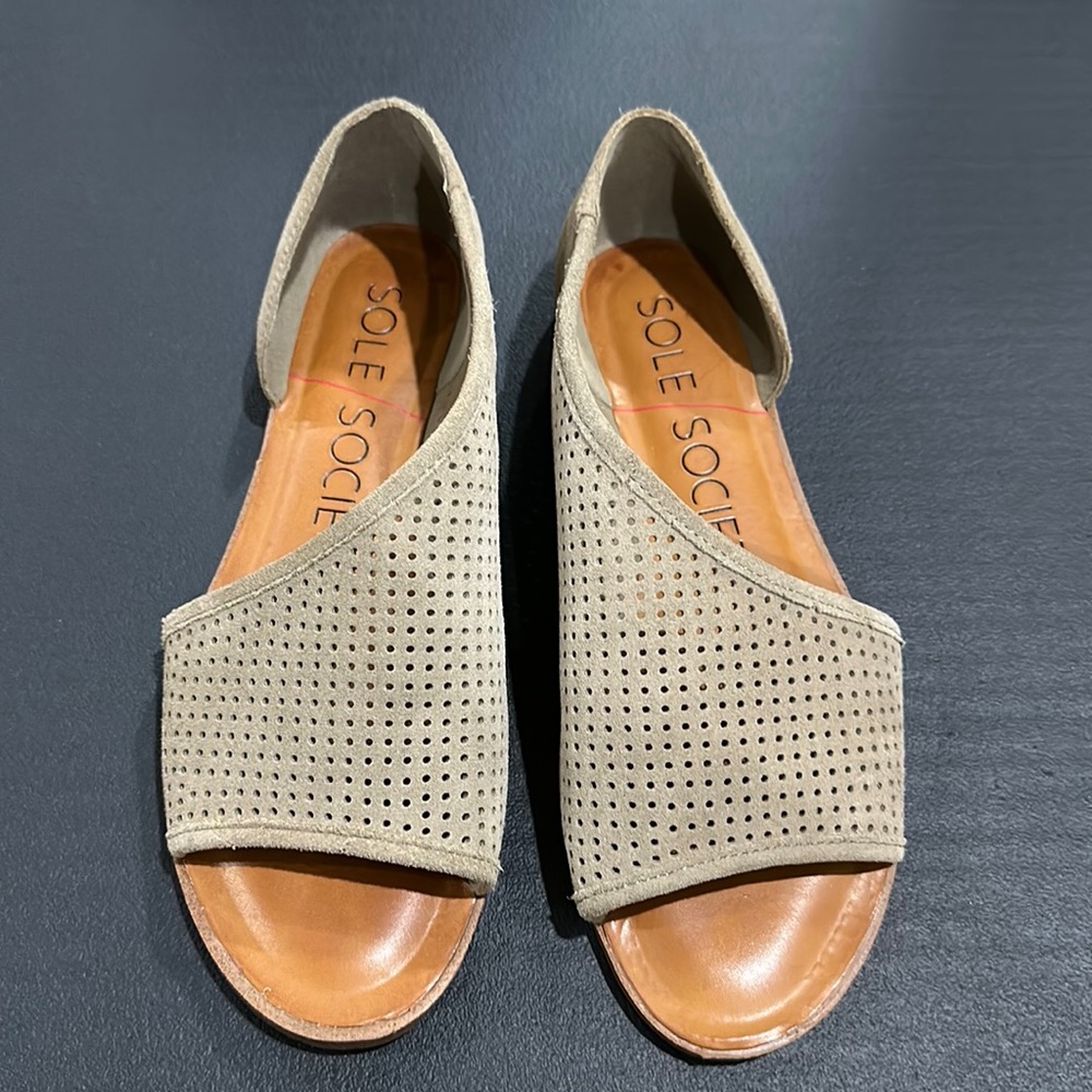 Worn once. Great condition.
